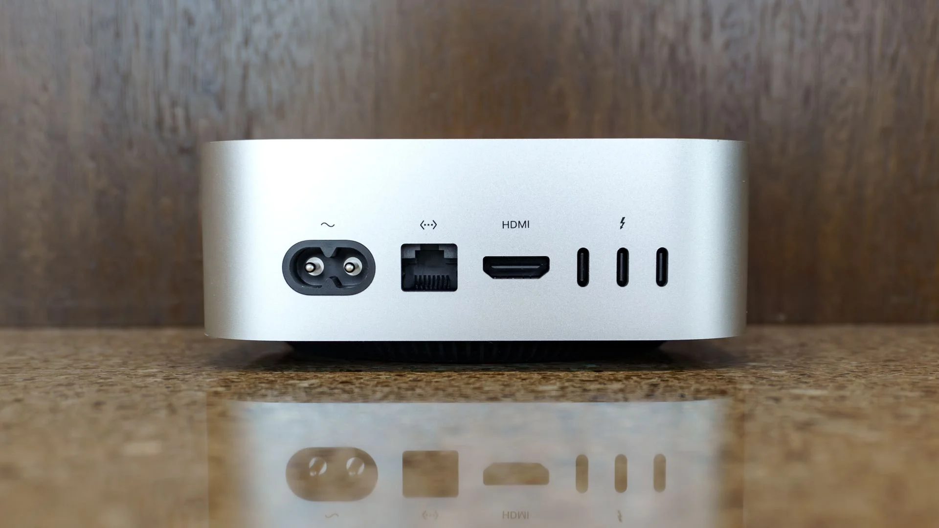 The rear ports of the Mac Mini with M6