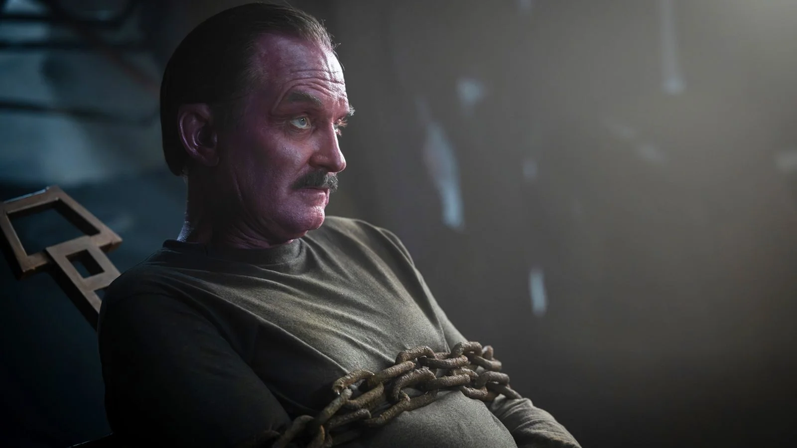 Sinestro chained up in Lanterns episode 8